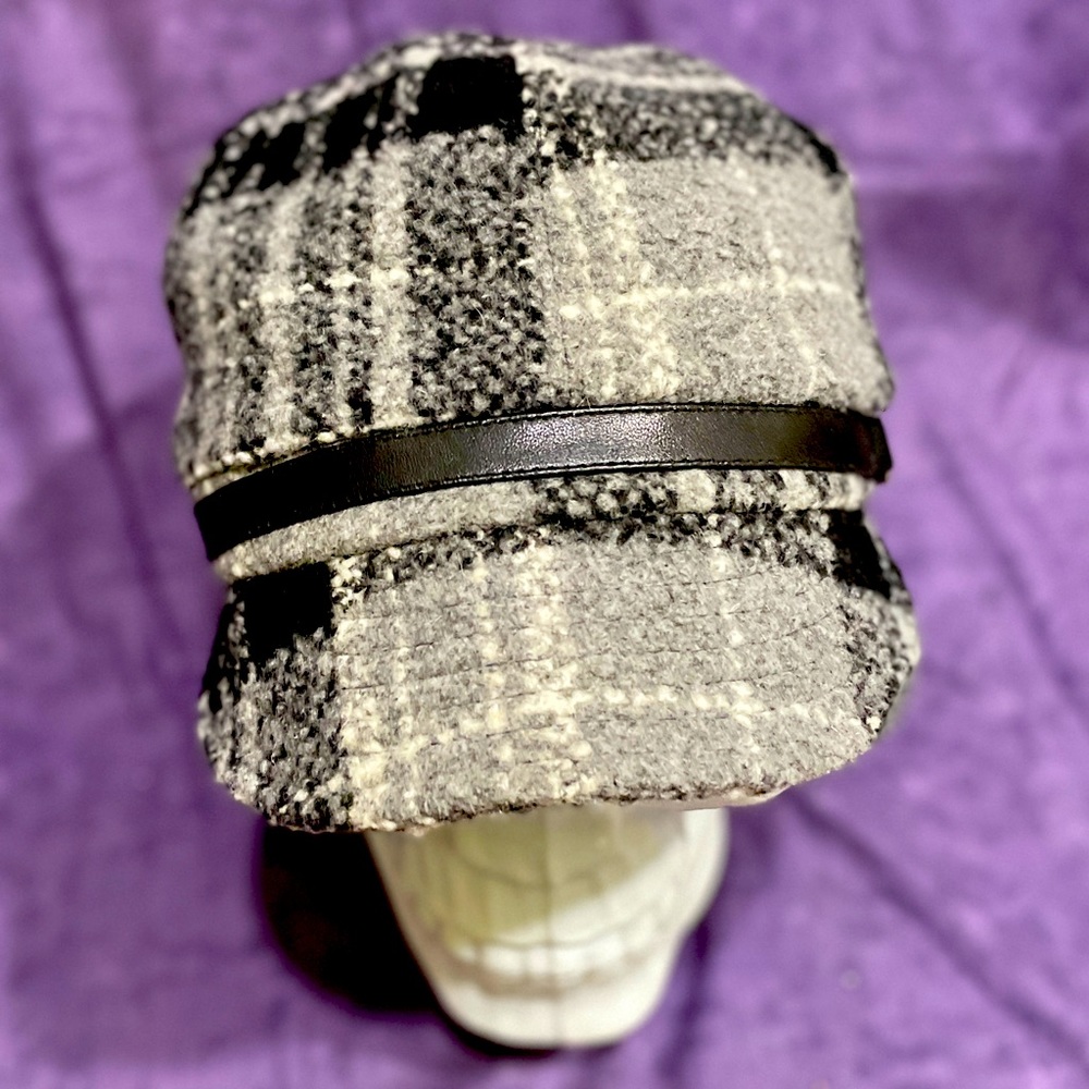 Vintage Betmar brand woven fabric fall/ winter cap with vegan leather hat band.